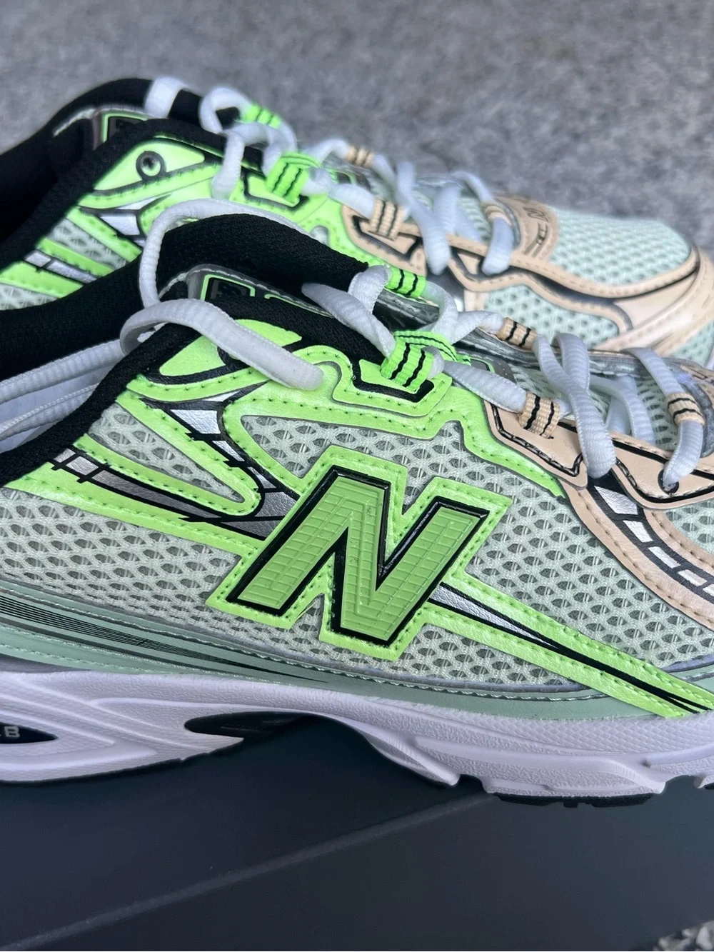 New Balance 740 - 6.5Y/8W